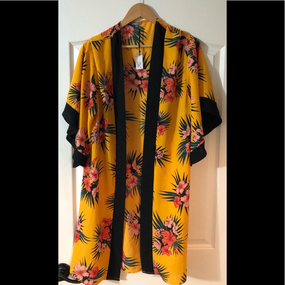 Charlotte Russe Tropical short sleeve cover